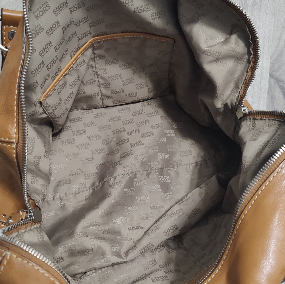 🚫SOLD🚫Michael kors Astor Studded Weekender/Overnight/Duffel Bag/Satchel - Picture 13 of 14
